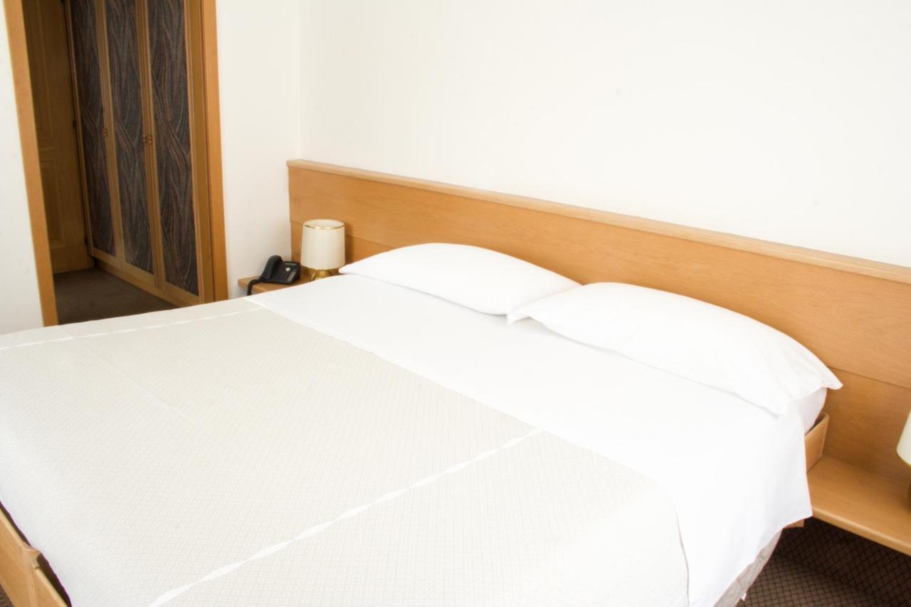 Hotel Villa Regina Levico Terme Kültér fotó