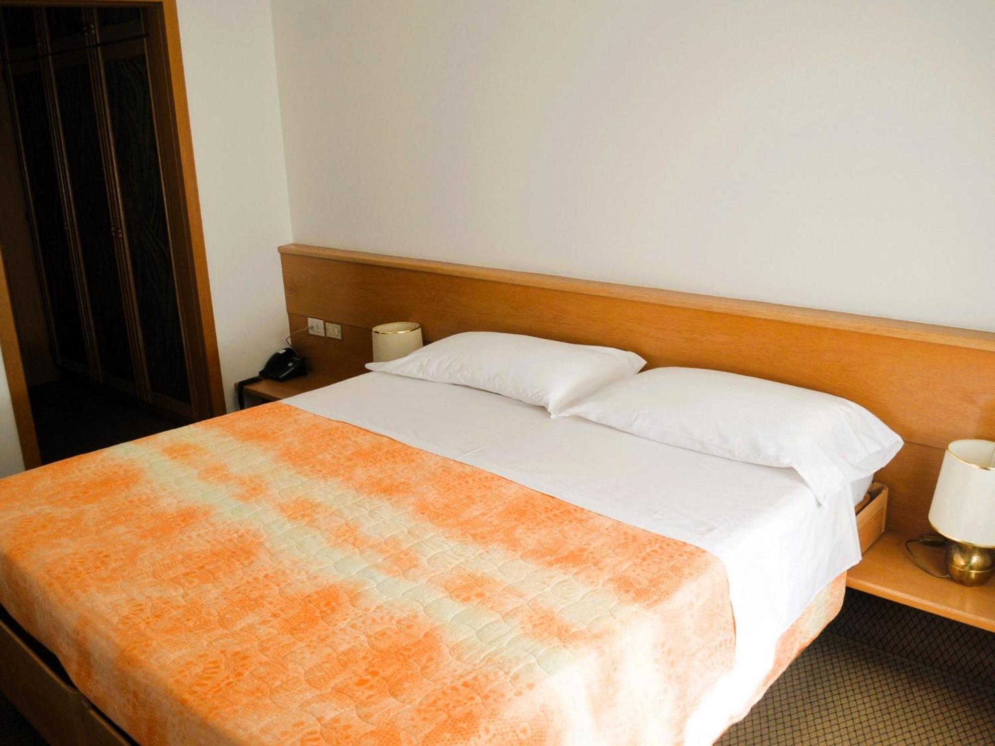 Hotel Villa Regina Levico Terme Kültér fotó