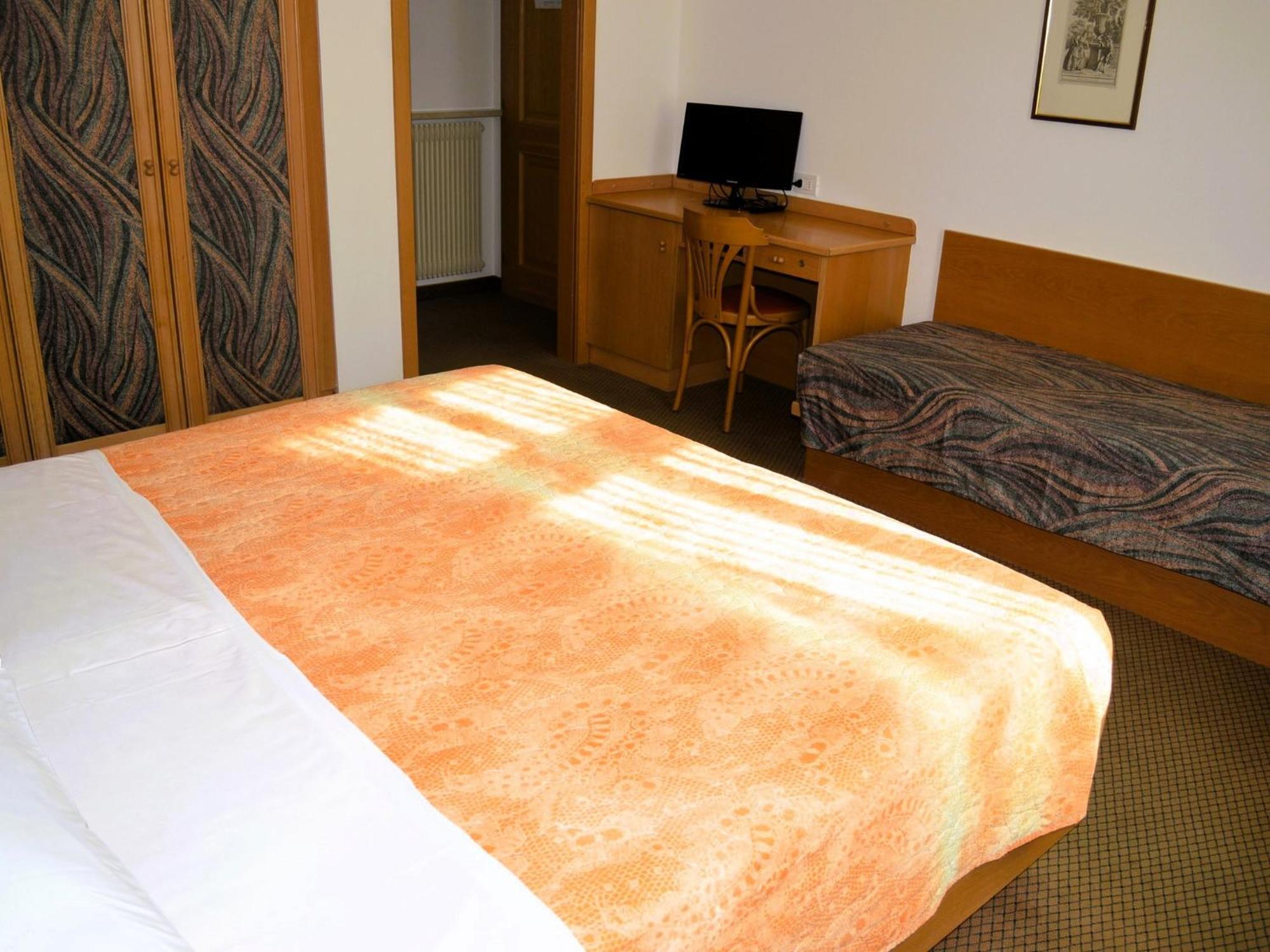 Hotel Villa Regina Levico Terme Kültér fotó